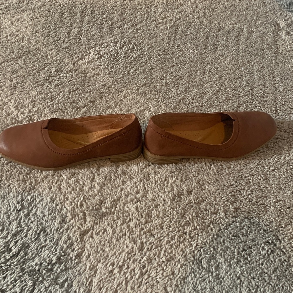 BRAND NEW Clark’s women’s SZ 6.5 (37) loafer